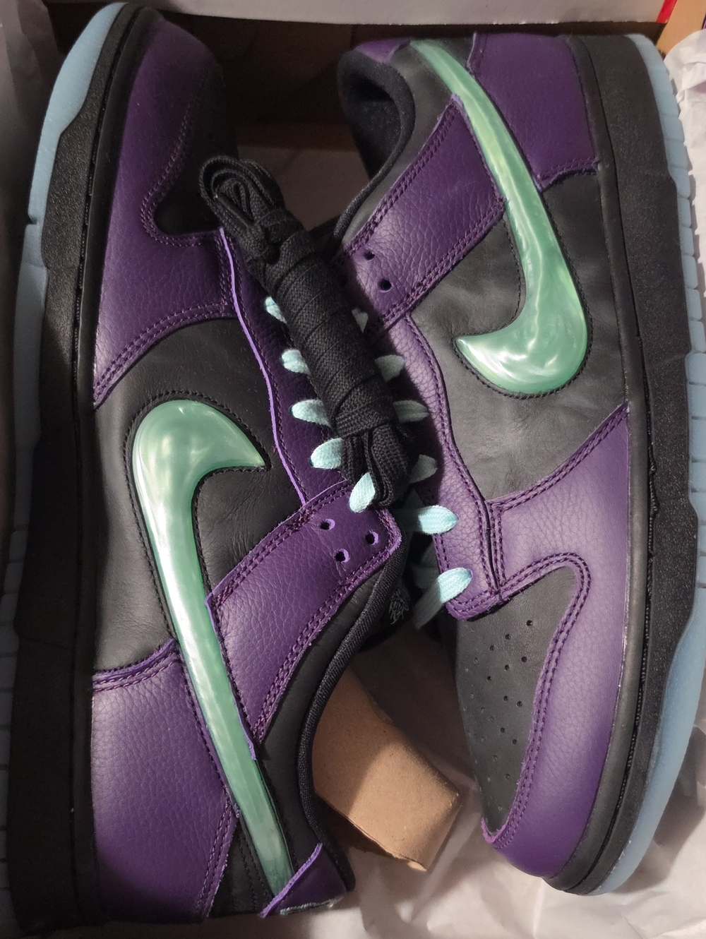 Nike Purple and Black Low-Top Sneakers with Mint Swoosh